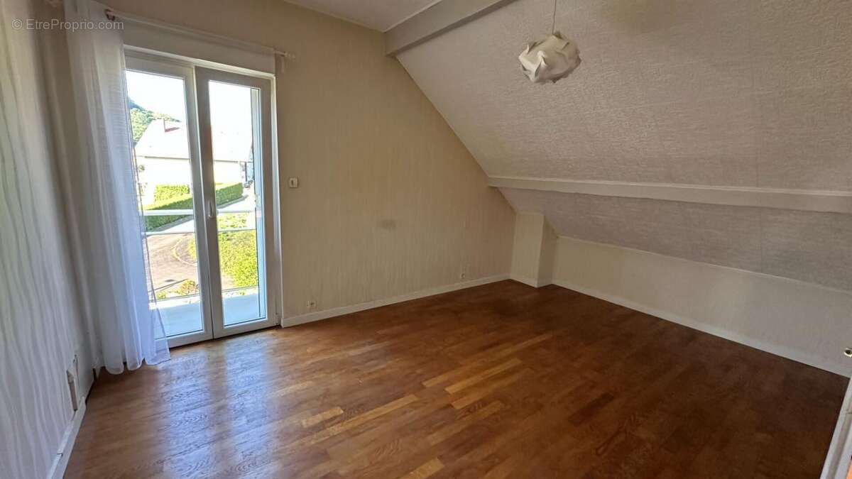 Maison à PONT-DE-ROIDE