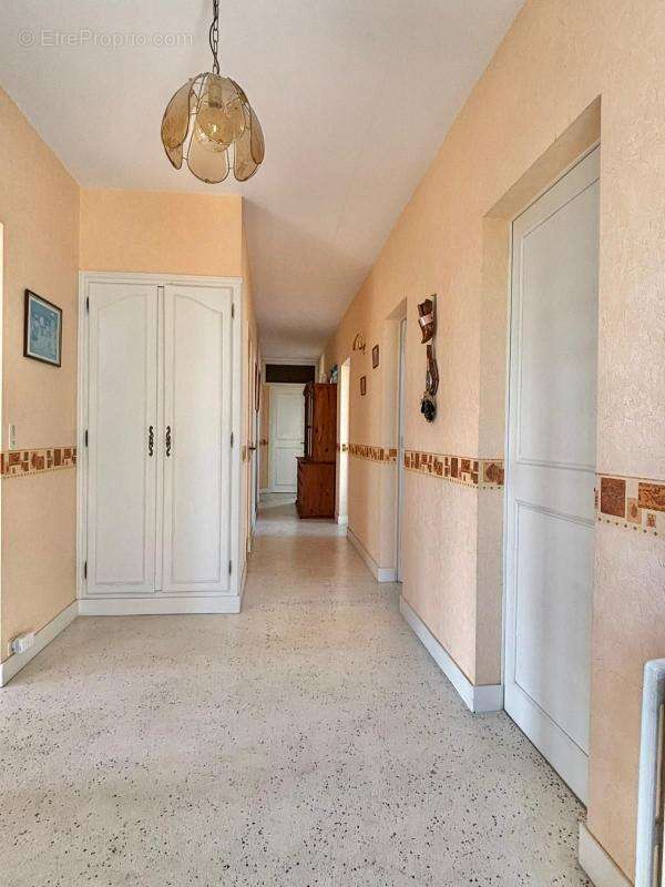 À vendre – Belle maison familiale avec vue mer, dépendance et jardin – La Brée-les-Bains, plage à pied - photo 12