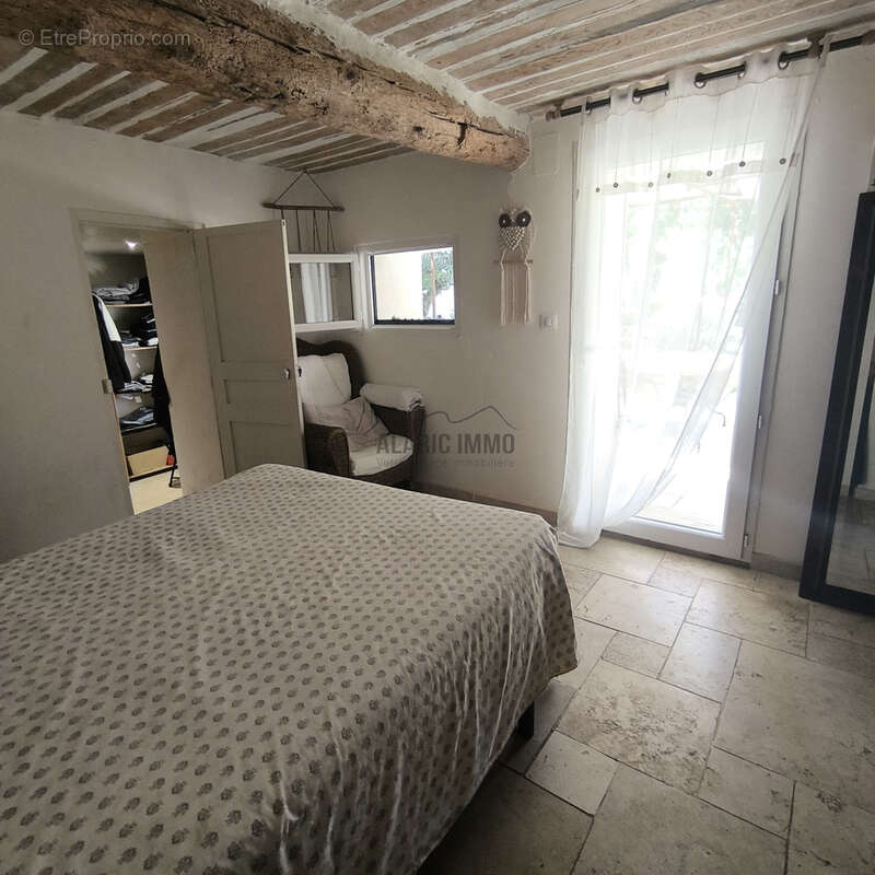 Maison  de charme en pierre avec jardin clos et parking privé - photo 15