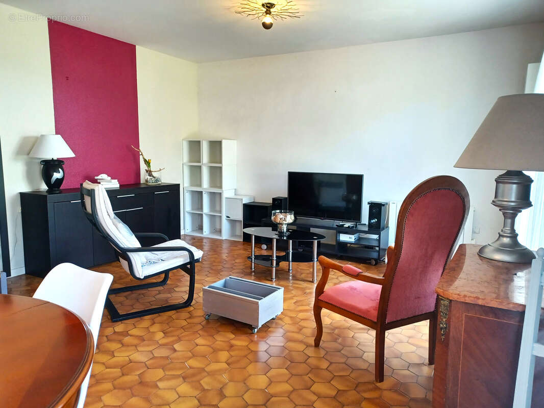 Maison à COURS-LES-BARRES