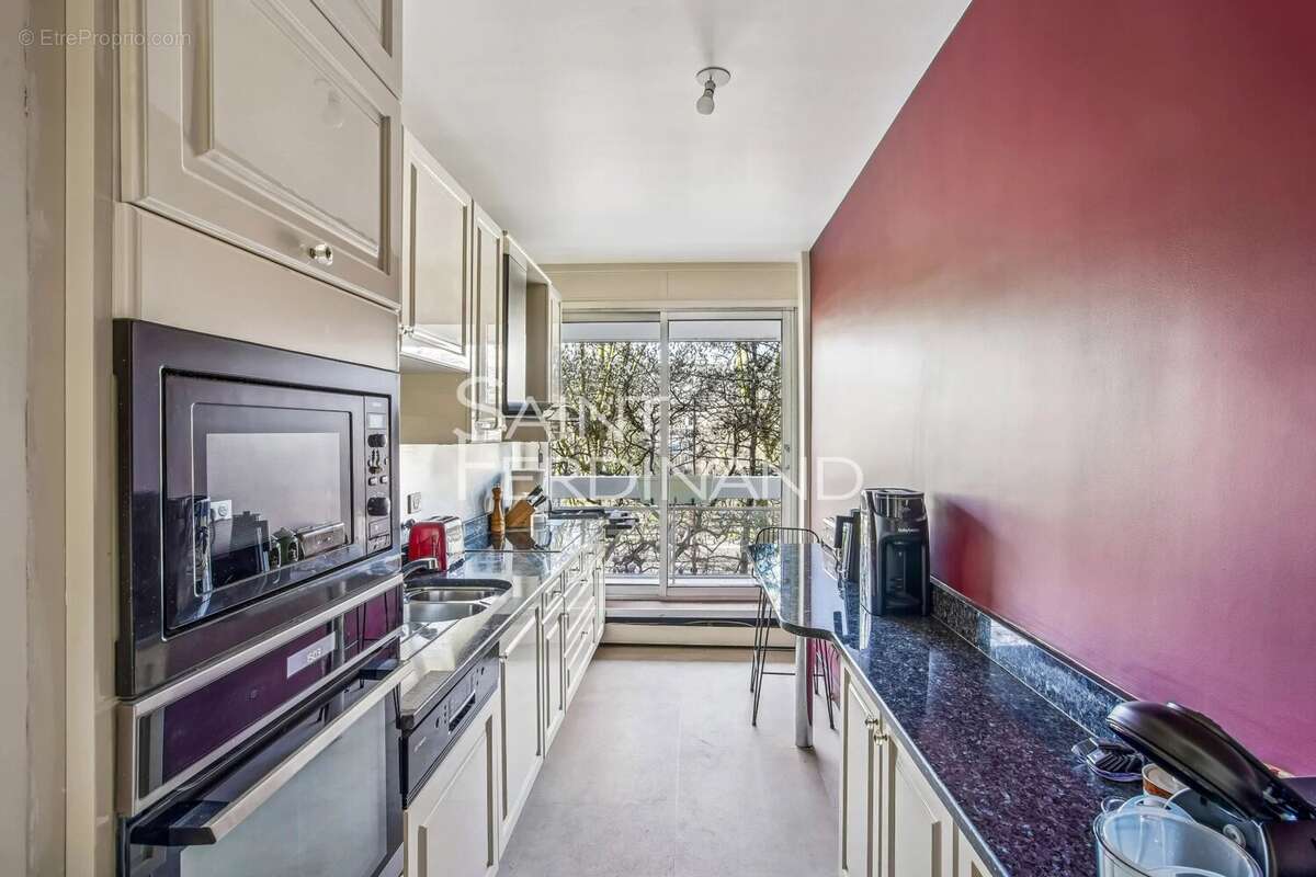 Appartement à NEUILLY-SUR-SEINE