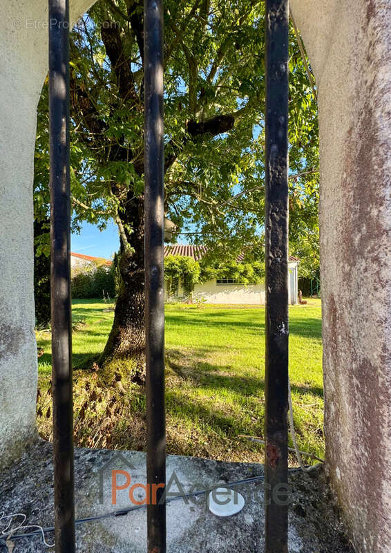 Maison à CHAILLEVETTE