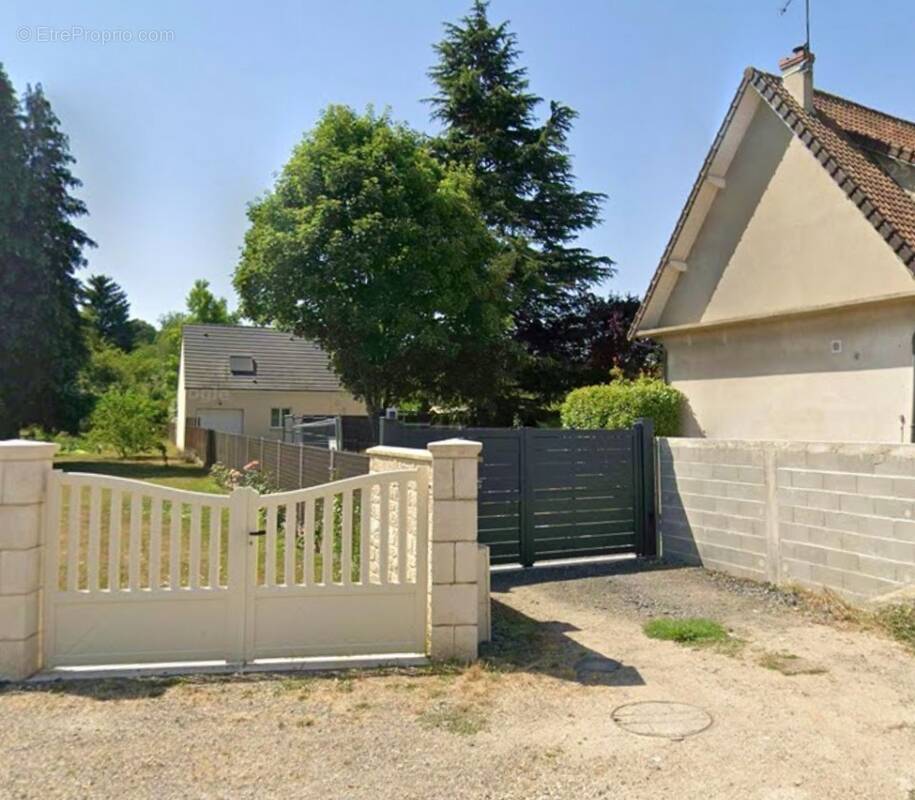 Terrain à VAYRES-SUR-ESSONNE