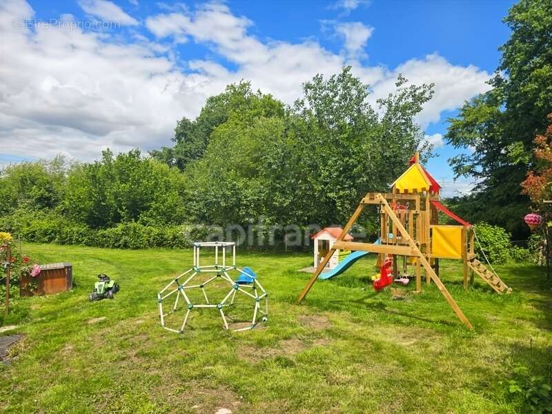 Maison de campagne avec 4 chambres, potentiel d'aménagement et terrain sans vis-à-vis à Tresson - photo 13