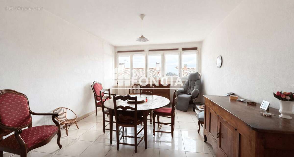 Appartement à VILLENEUVE-LES-AVIGNON