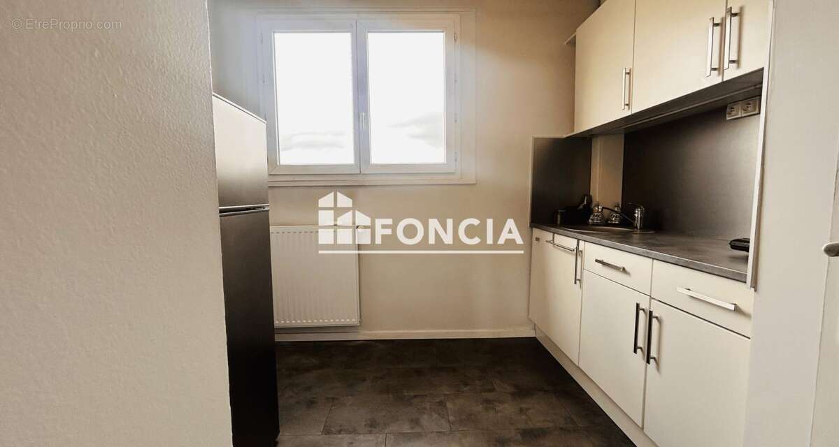 Exclusivité ! appartement libre de suite / a pied de la gare et du centre - ville, beau t2 en bon état de 50m² + cave et parking - photo 4