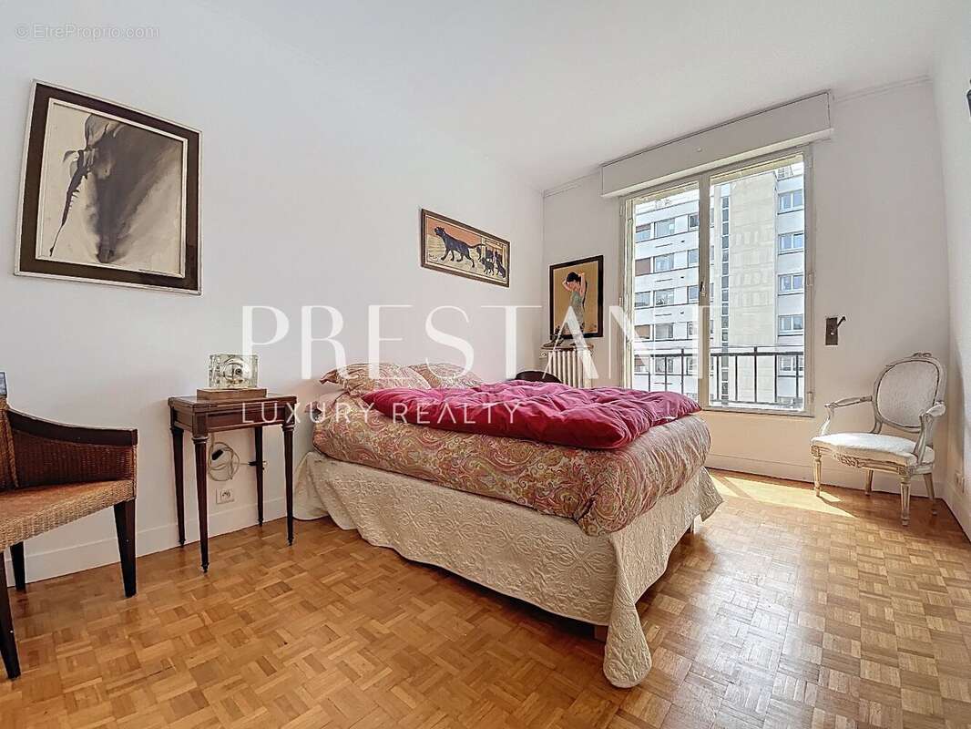 Appartement à NEUILLY-SUR-SEINE