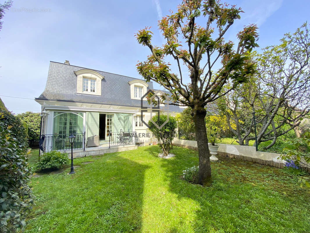 Maison à CHENNEVIERES-SUR-MARNE