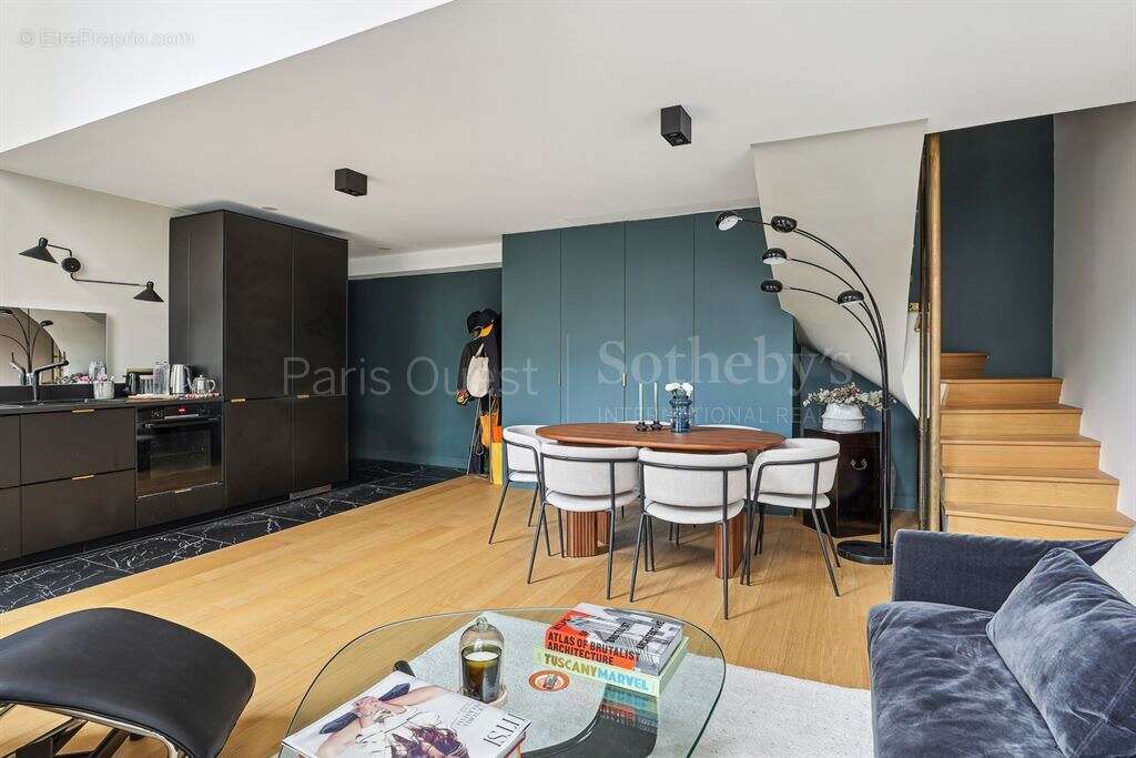 Appartement à PARIS-16E