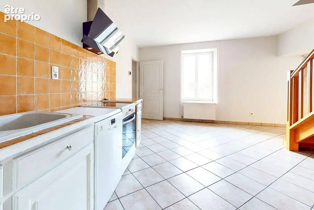 SAINT-SAVIN – Maison de caractère de 147 m² avec grand terrain et dépendance - photo 4