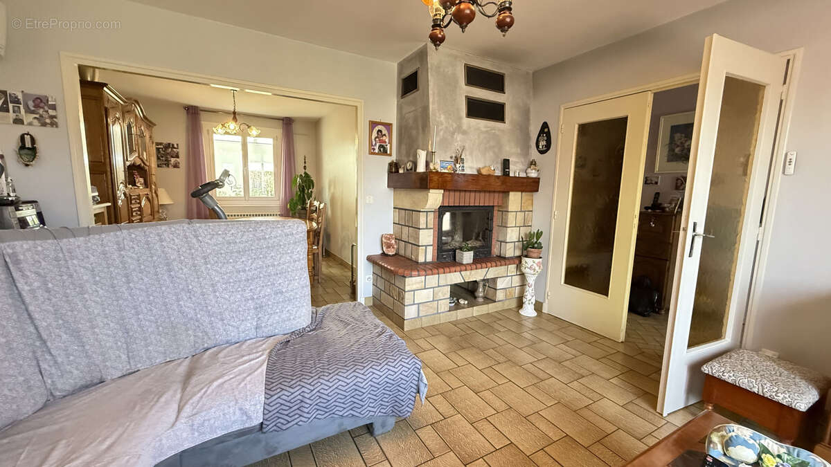 Autre à SAINT-GERAND-LE-PUY