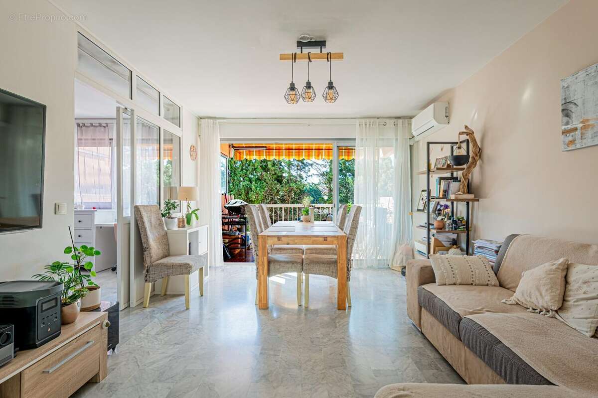 Appartement à VALLAURIS