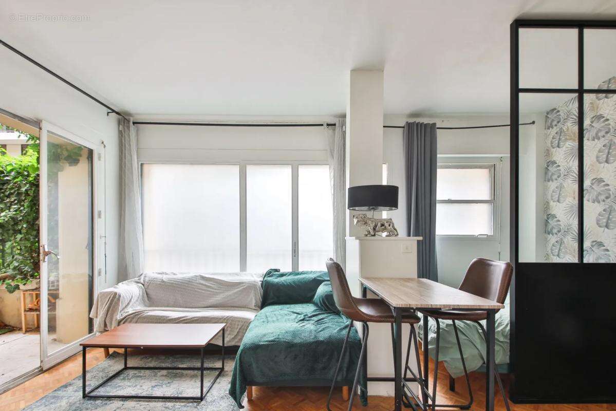 Studio rez-de-chaussée avec terrasse à Neuilly - photo 2