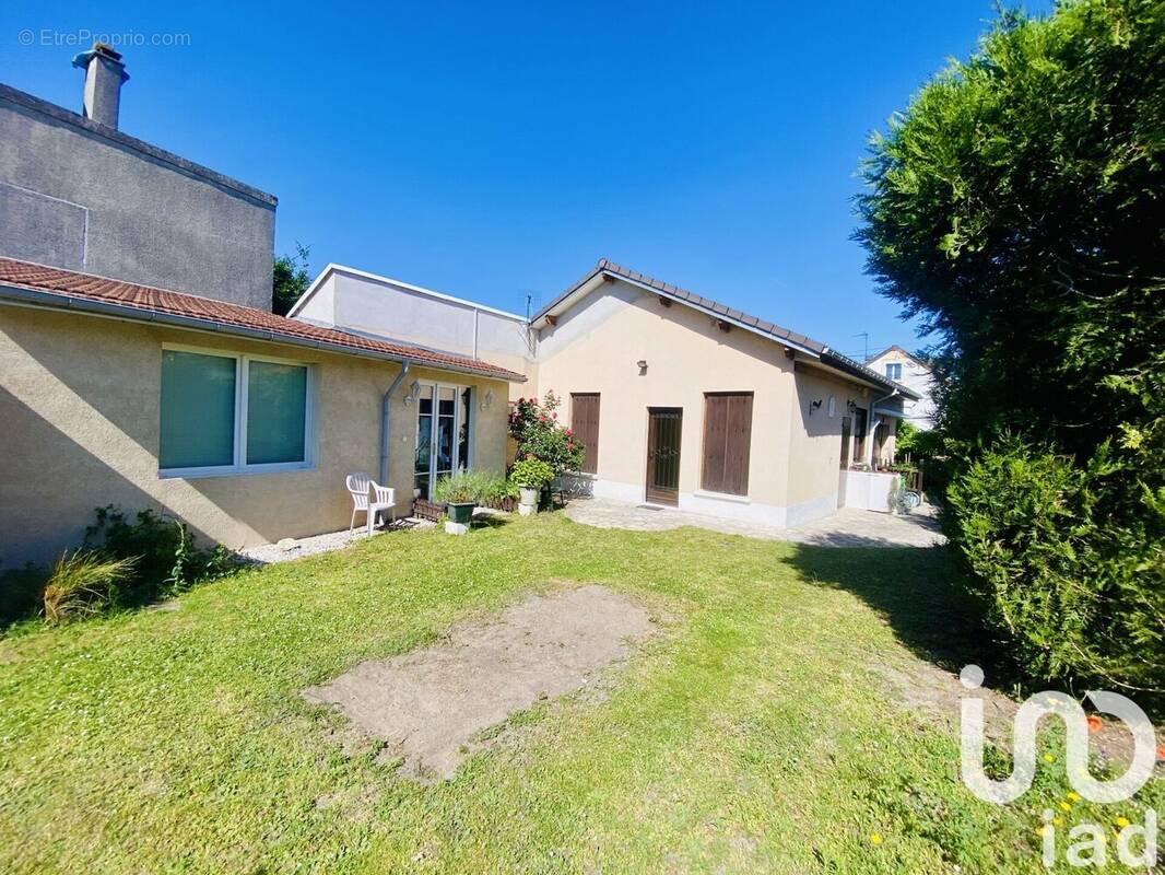 Photo 1 - Maison à LIVRY-GARGAN