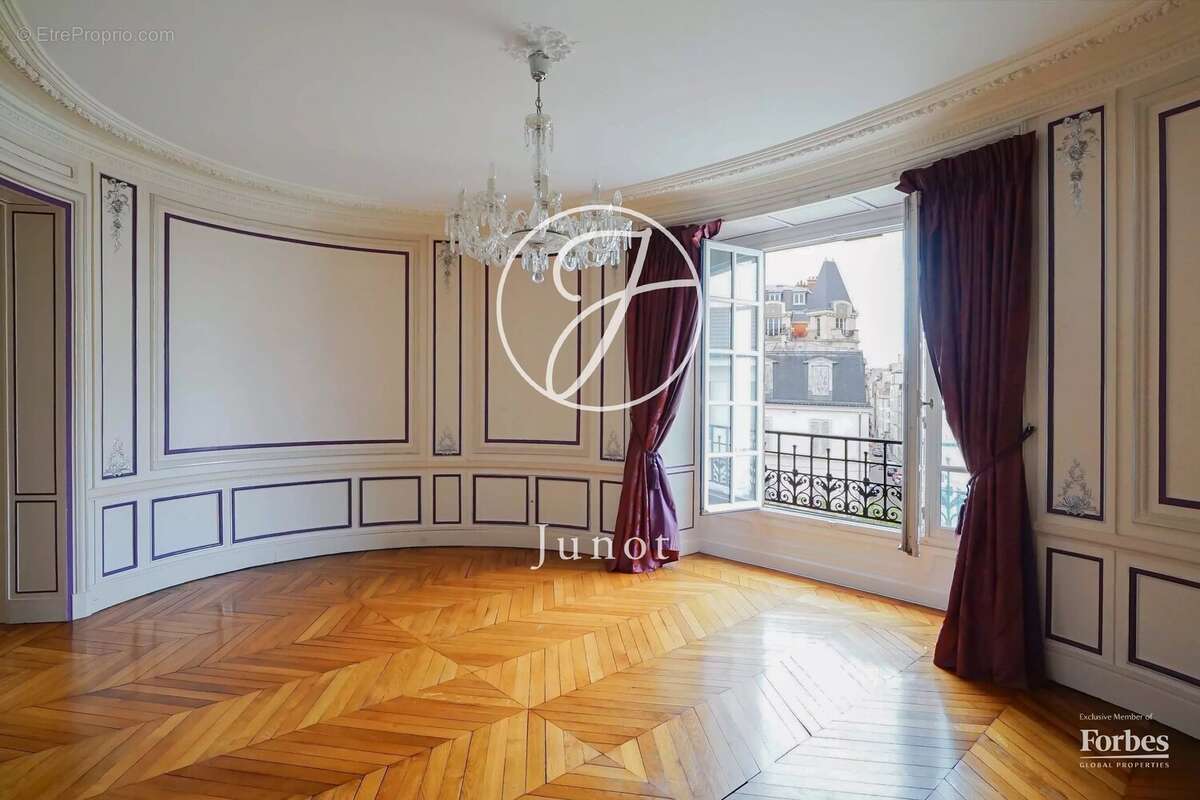 Appartement à PARIS-15E