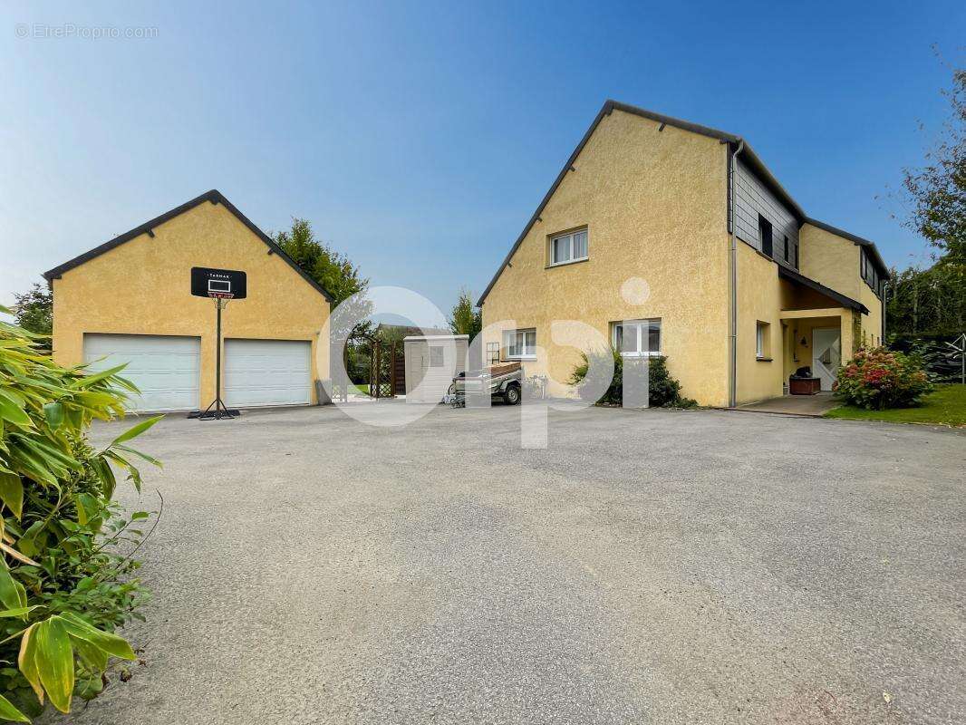 Maison à SAINT-SEBASTIEN-DE-MORSENT