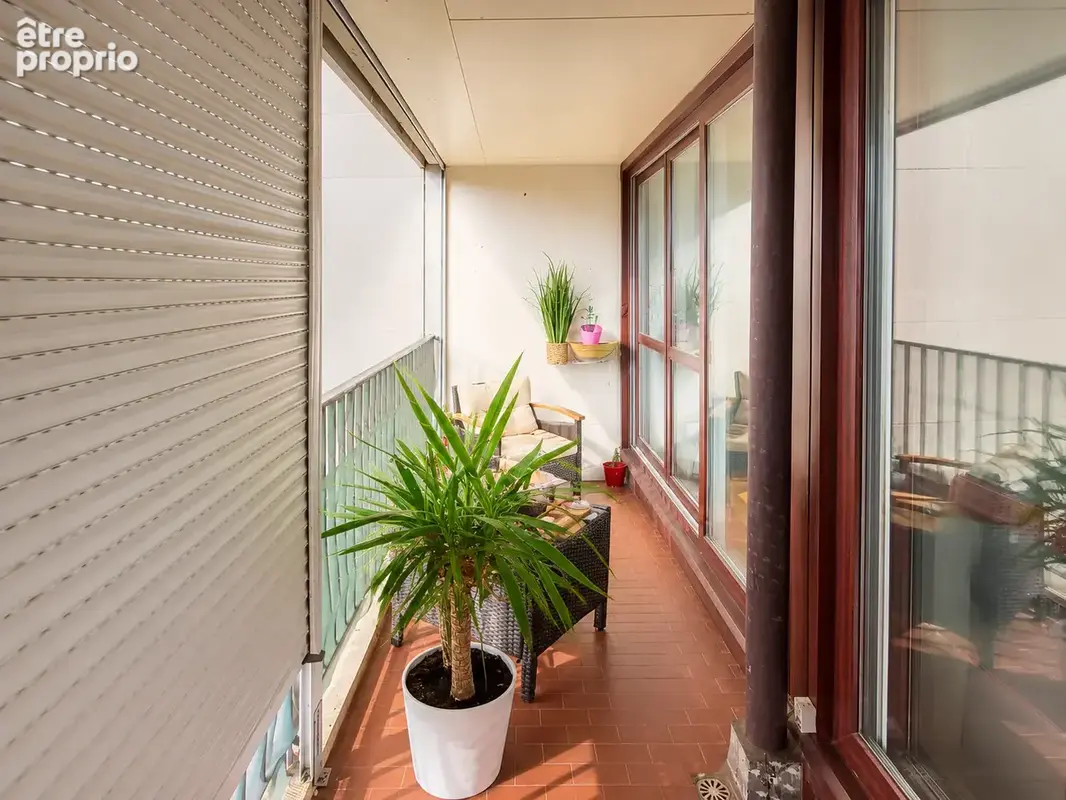 3 Pièces lumineux vendu loué avec loggia, parking et vue dégagée - photo 4