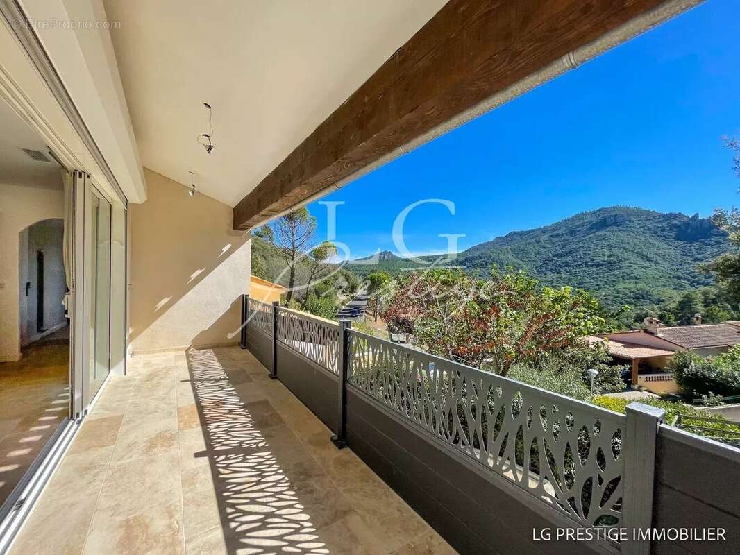 Maison à MANDELIEU-LA-NAPOULE