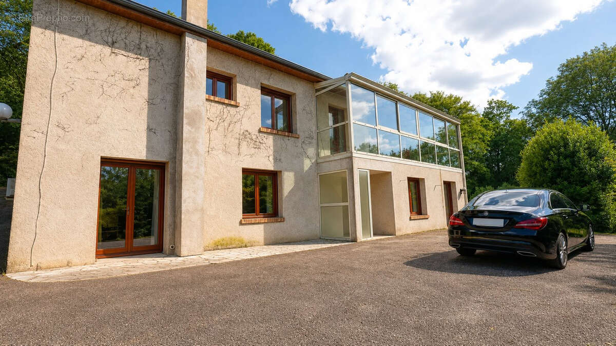 Maison à MEZIERES-SUR-SEINE