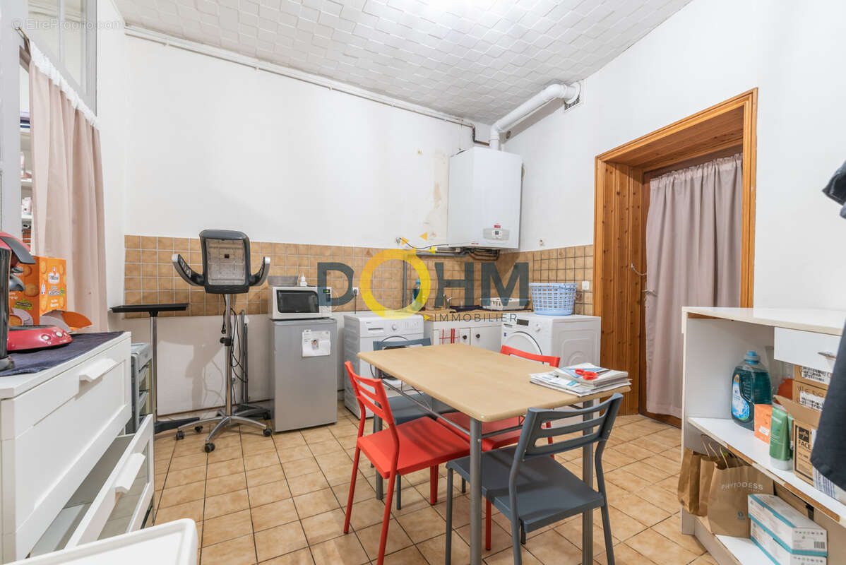 Commerce à AIGUILHE