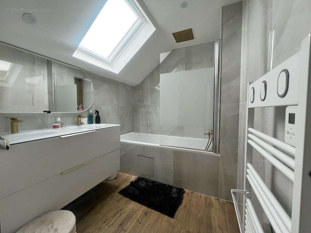 Maison à SAINT-CYR-L'ECOLE