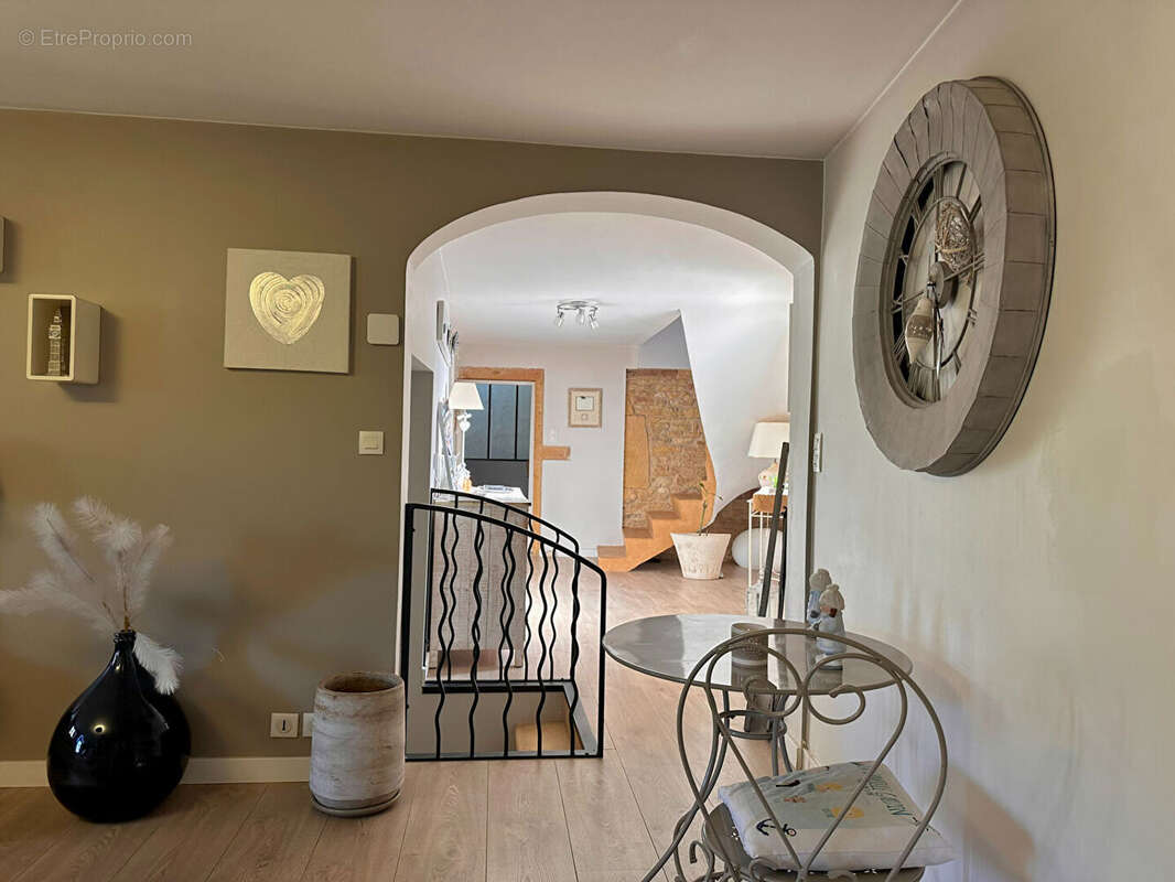 Appartement à POUILLY-LE-MONIAL