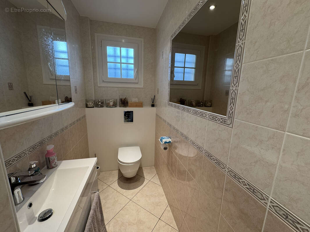 Maison à LA RIVIERE-SAINT-SAUVEUR