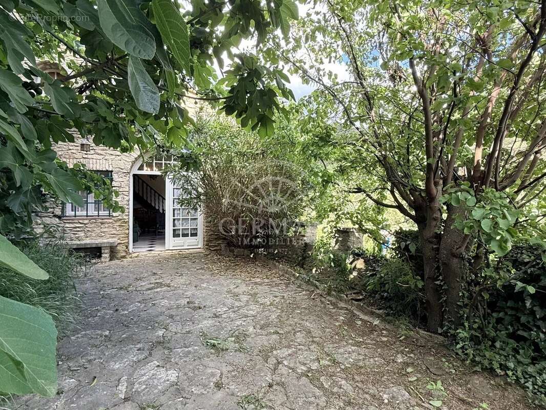 Maison à SAUMANE-DE-VAUCLUSE