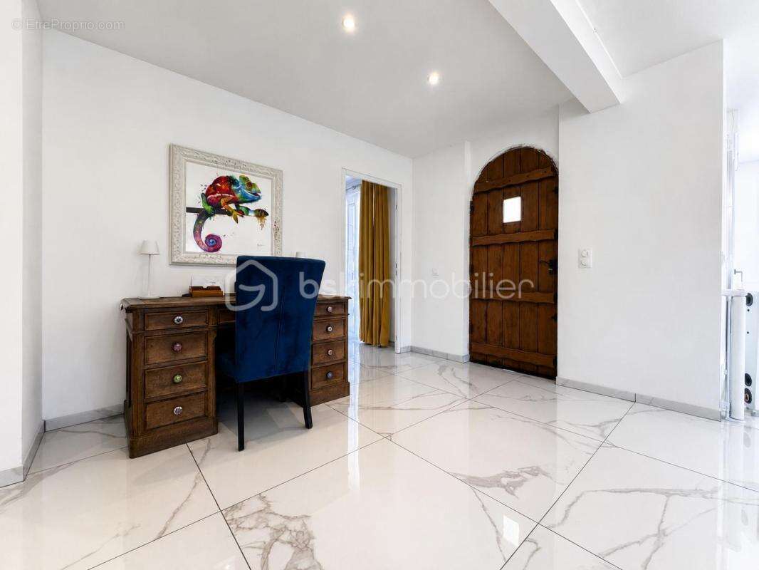 Maison familiale de 150m2 environ avec piscine, vie de plain-pied et terrain de 1 169 m² - photo 2
