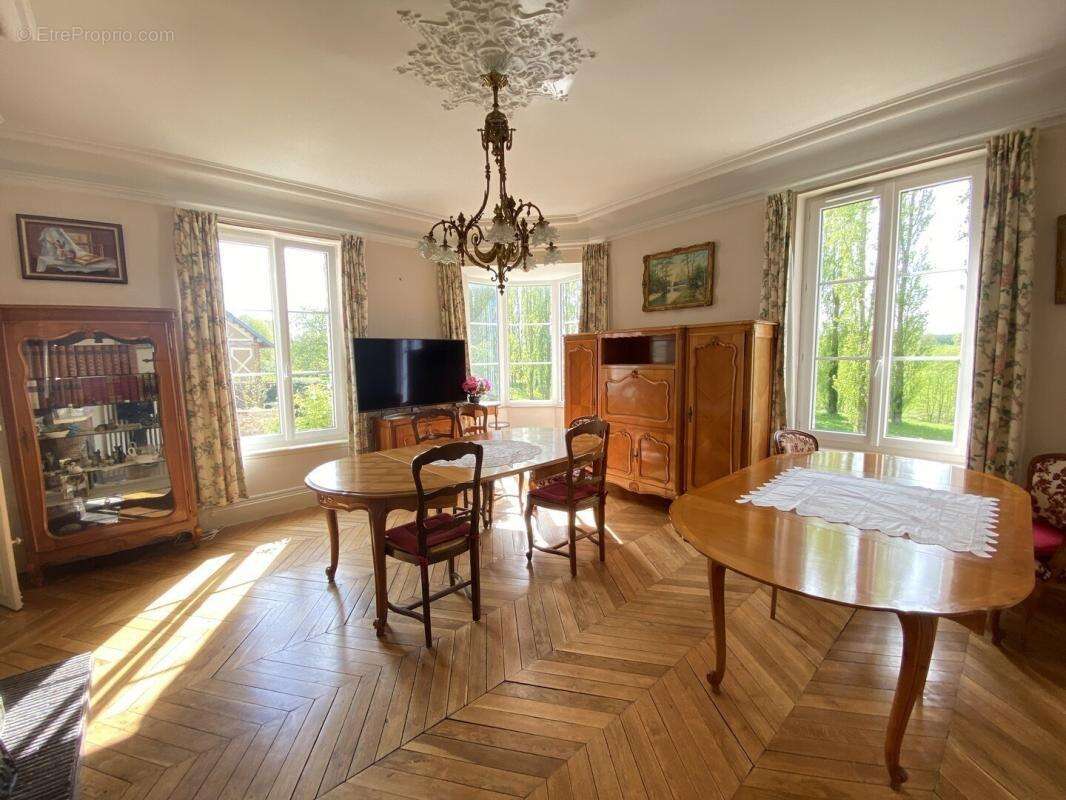 Maison à DAMVILLE