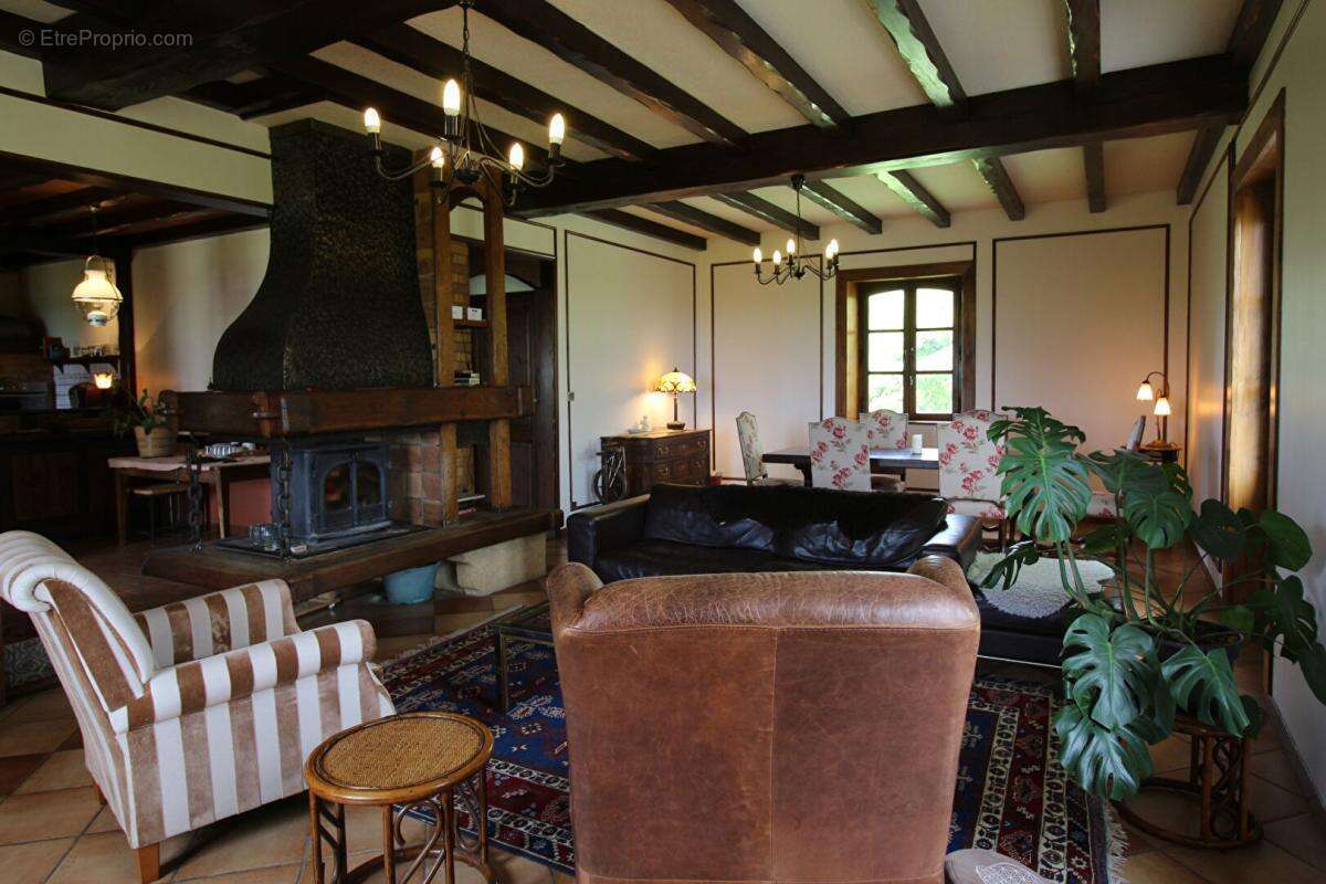 Maison à CHATIGNAC
