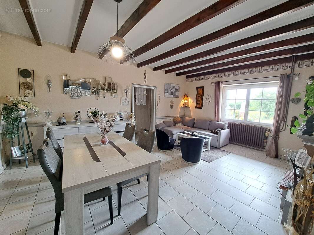 Maison à NEUVICQ