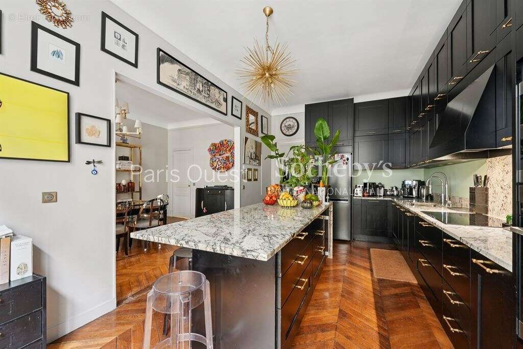 Appartement à PARIS-17E