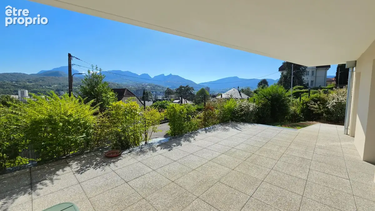 CHAMBERY - T4 avec terrasse, jardin et garage double - photo 9