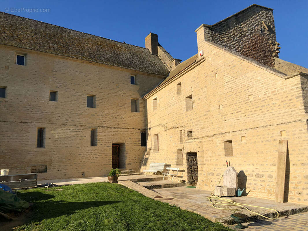 Maison à AUTHEVERNES