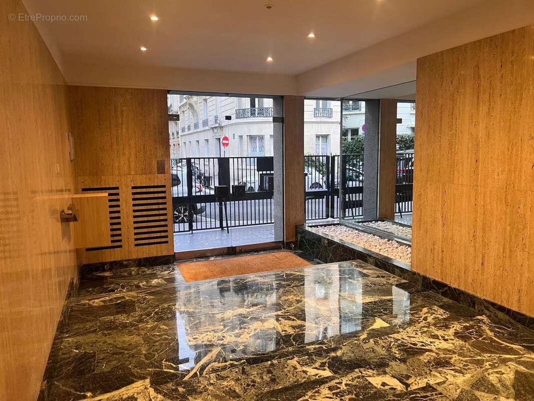 Appartement à PARIS-16E