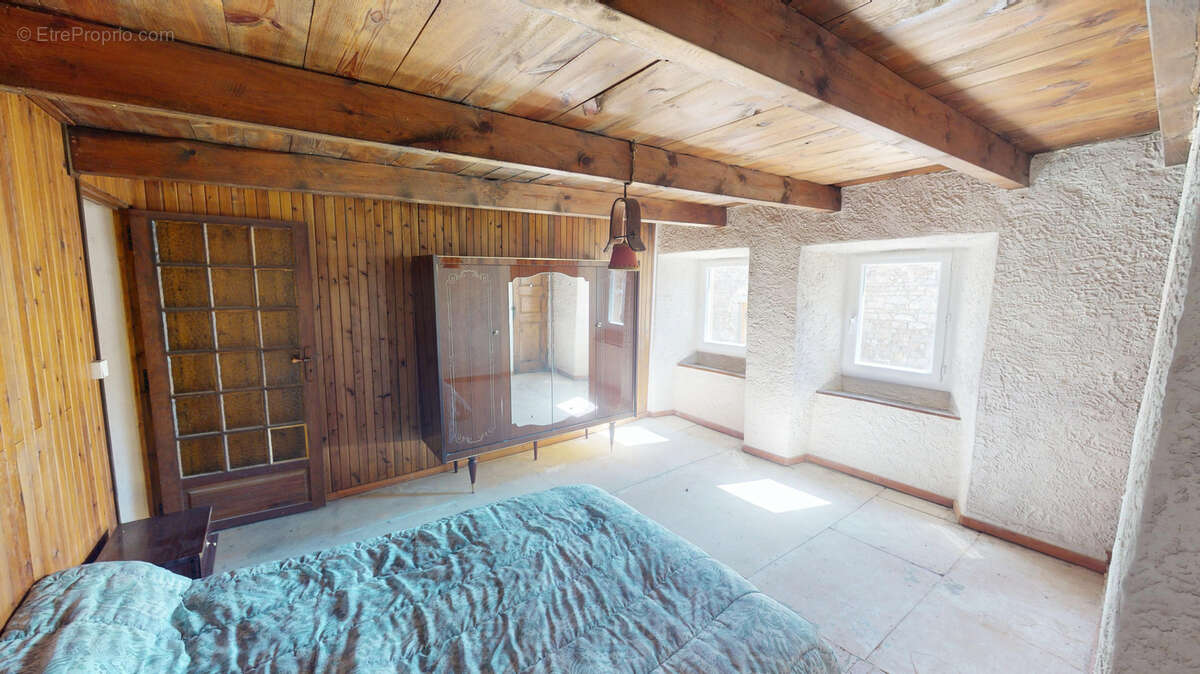 Maison à BELLEVUE-LA-MONTAGNE