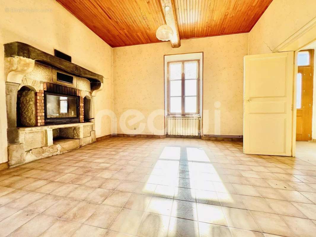 Maison à AIGUEPERSE