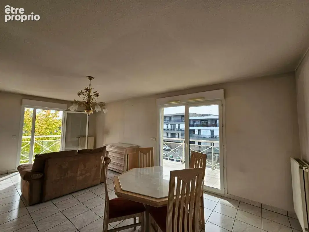 Vétraz Monthoux - Proximité Genève - T3 au dernier étage - 75 m² - Terrasse - Balcon - Garage fermé – Cave - photo 3