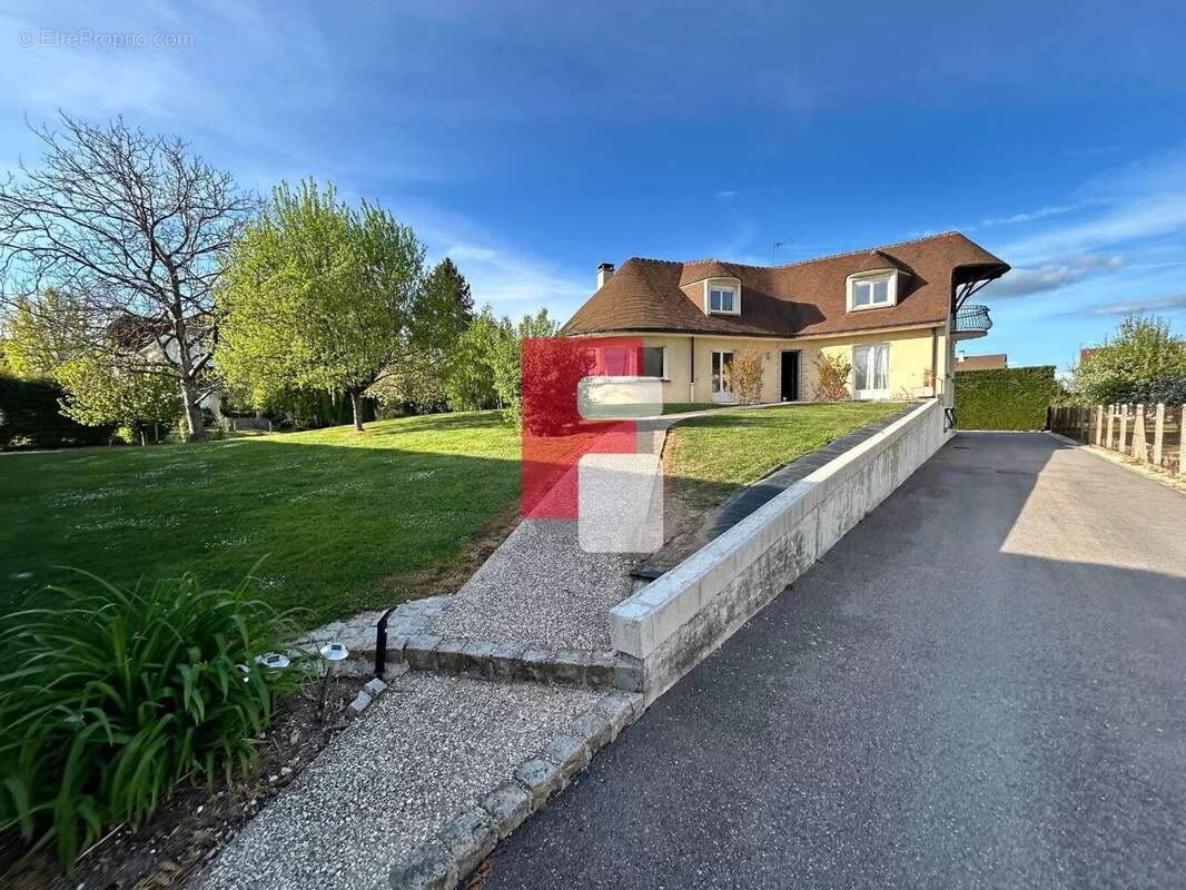 Maison à LUSIGNY-SUR-BARSE