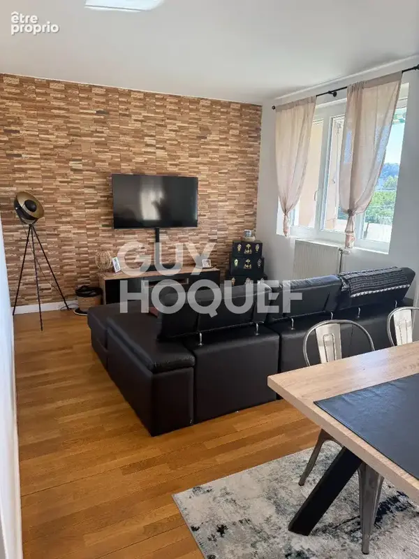 Bel Appartement T3 sur GIVORS d'environ 67 m² climatisé - photo 3