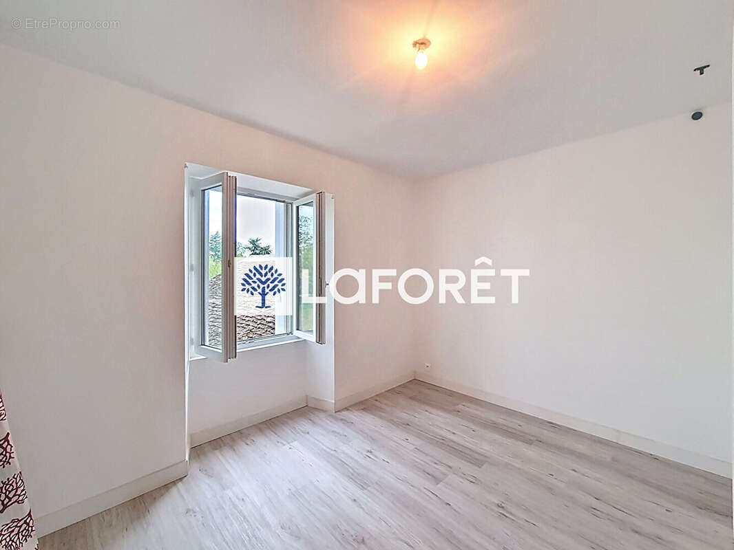 Maison à JOUY-LE-CHATEL