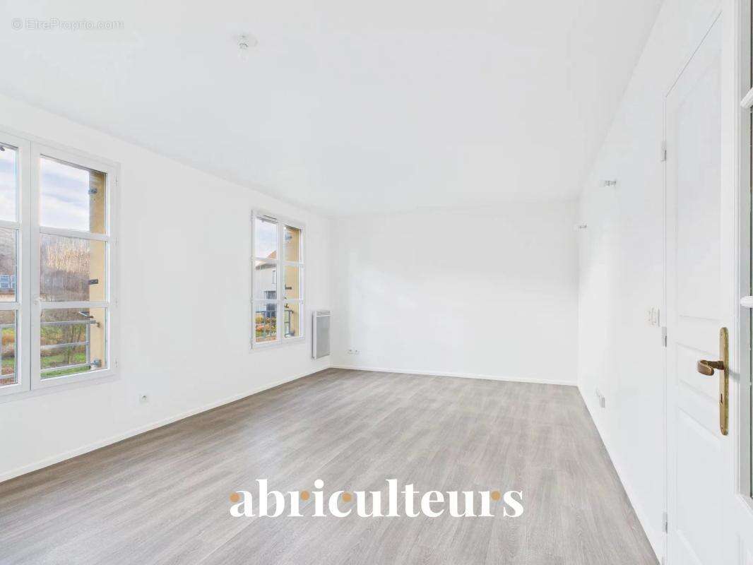 Appartement T3 lumineux avec vue exceptionnelle sur le bassin et le pigeonnier – Résidence de standing à Survilliers - photo 4