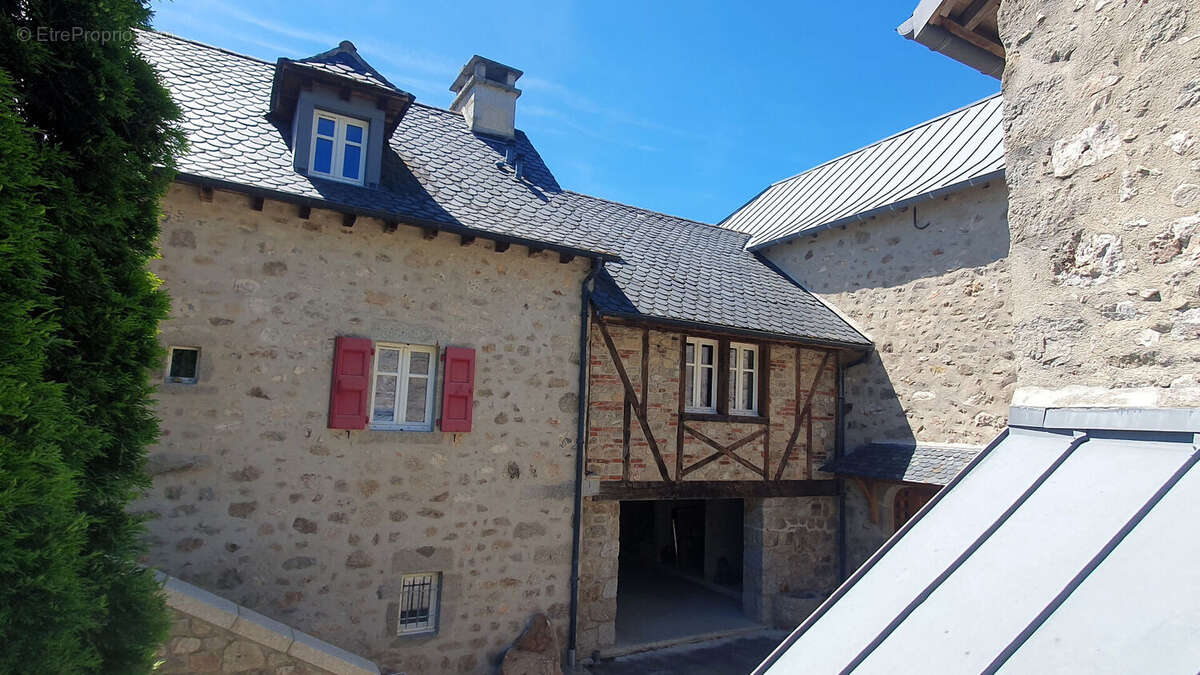 LUNAC  Propriété de caractère en pierre rénovée ?220 m² habitables  Dépendances  Spa Terrain 1 805 m² - photo 13