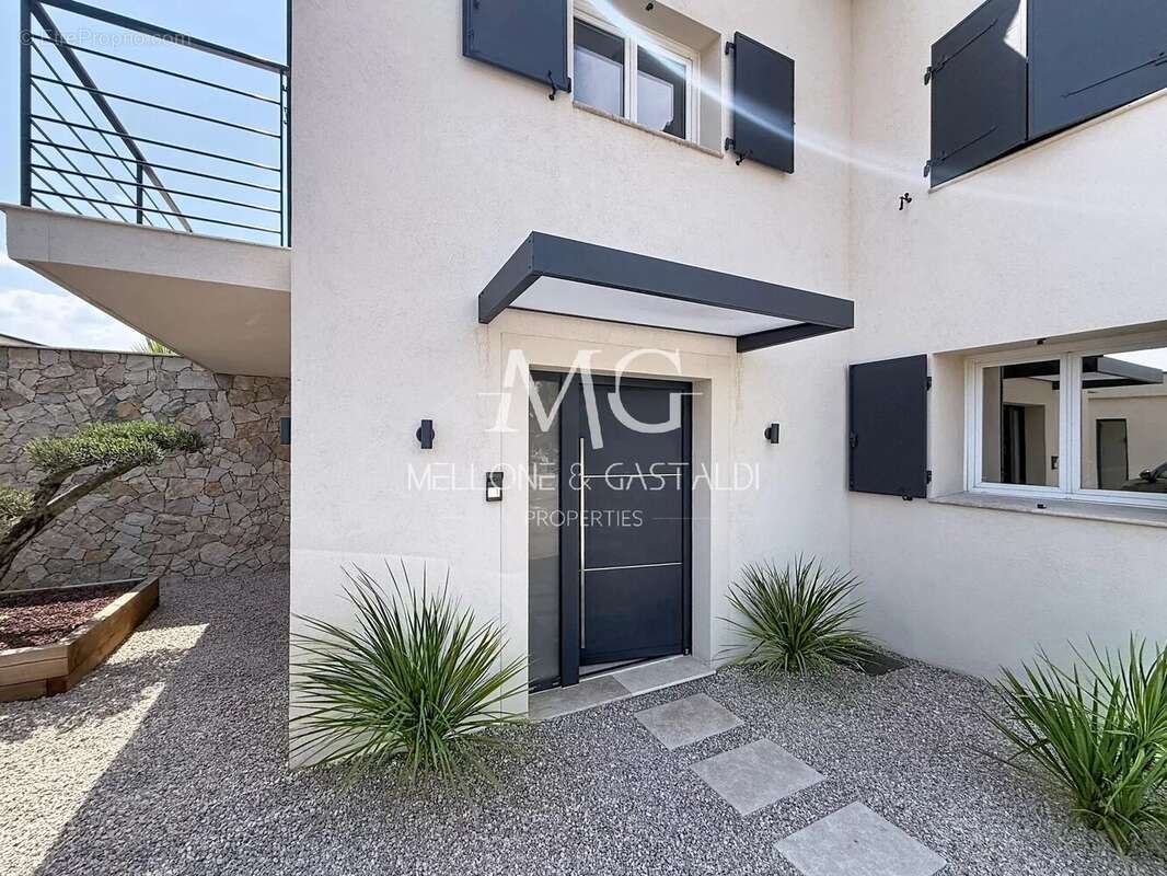 Maison à MOUGINS