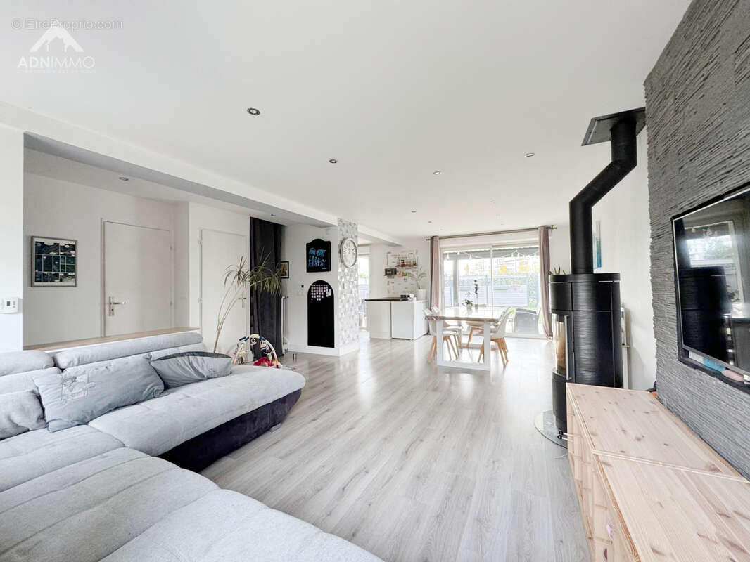 Maison à SAINT-GENIS-POUILLY