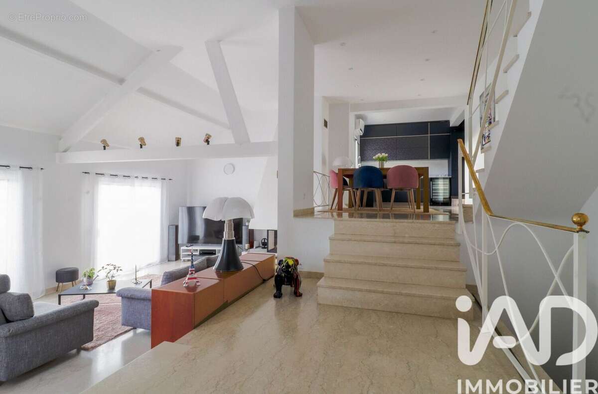 Maison 210 m² à Saulx-Les-Chartreux  - photo 7