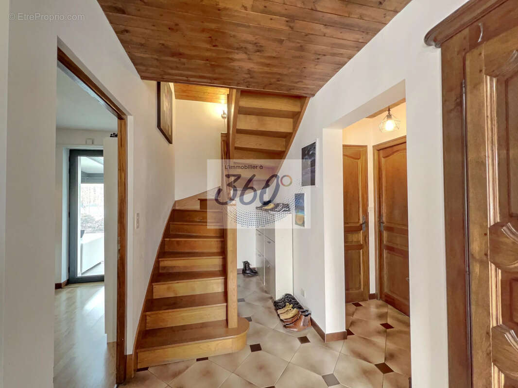 Maison familiale 4 chambres avec piscine. - photo 12