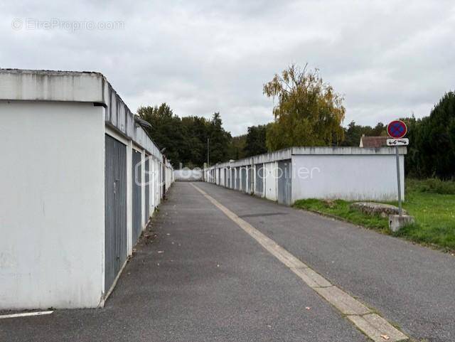 Parking à MONTATAIRE