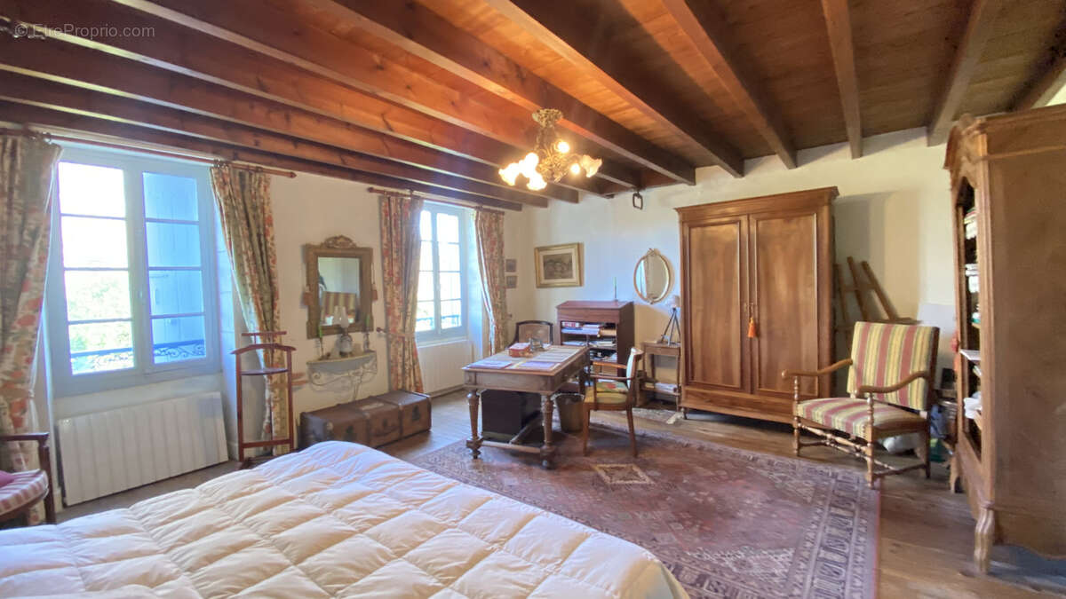 Maison à BOUTENAC-TOUVENT